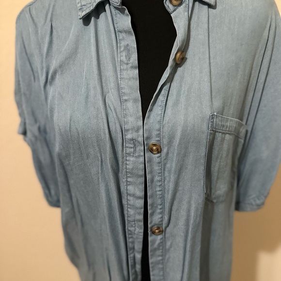 J for Justify Denim Button Up Short Sleeve Womens Top Size Large. NWOT - Picture 2 of 4